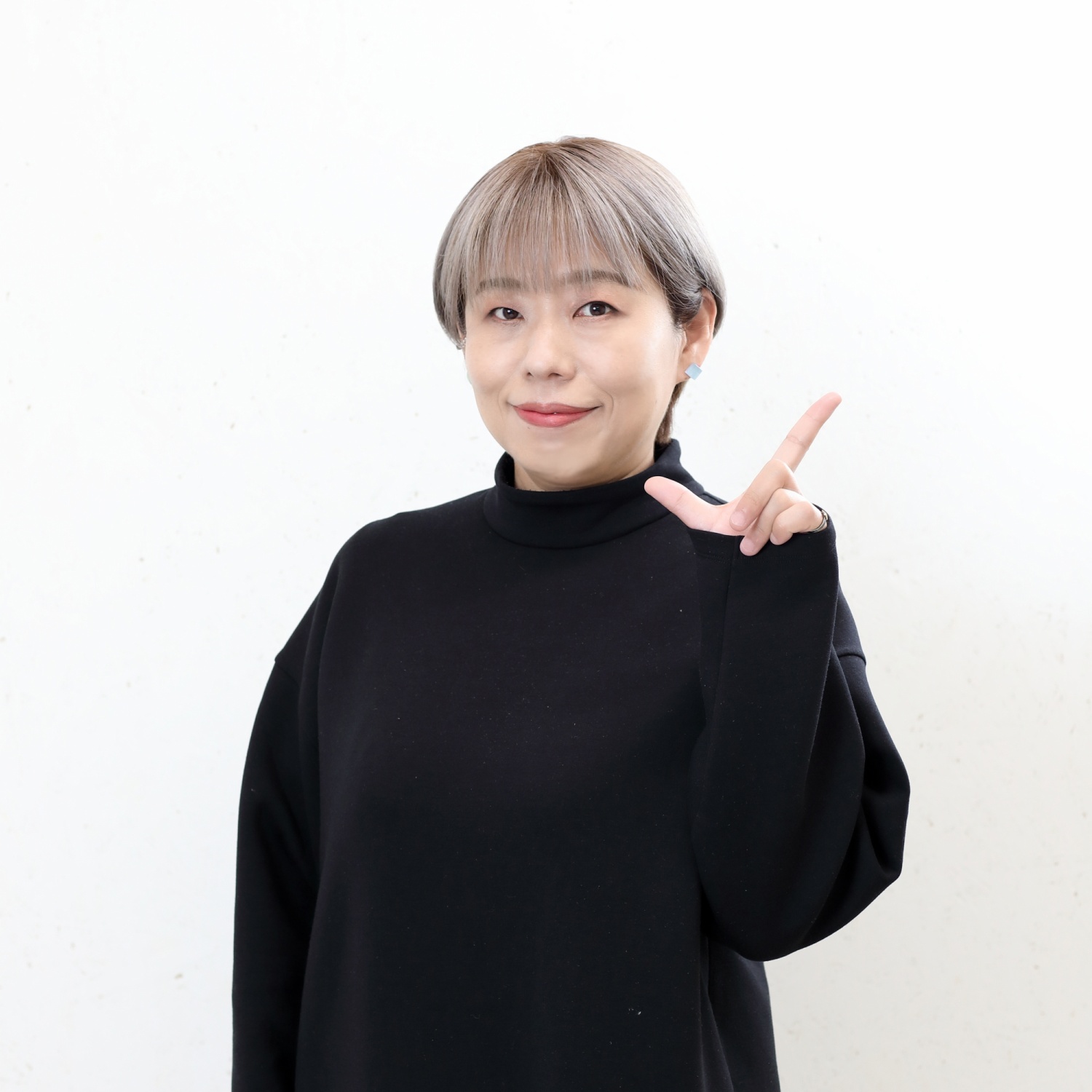 〈モデレーター〉 伊達千代（だて・ちよ） 株式会社TART DESIGN OFFICE代表／グラフィックデザイナー メーカーのデザイン室、広告制作会社勤務を経て独立。編集・執筆・大学や企業でのトレーニングも行う。2017年フォントかるた制作チームに参加。主な著書は『配色デザイン見本帳 配色の基礎と考え方が学べるガイドブック』『デザイン・ルールズ［新版］ デザインをはじめる前に知っておきたいこと』『愛のあるユニークで豊かな書体。 フォントかるたのフォント読本』（いずれもエムディエヌコーポレーション刊）など。